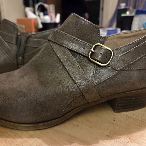 Life Stride Velocity 30 Women’s Buckle Accent Almond Toe Block Heel Bootie - Picture 8 of 15